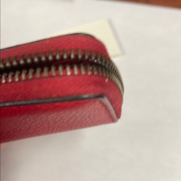 Gucci Red Leather Zip Wallet with Logo - Picture 10 of 13